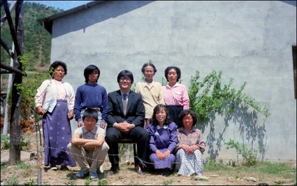 덕송교회 교우들과 함께. 주일예배를 마치고 교회앞에서. 